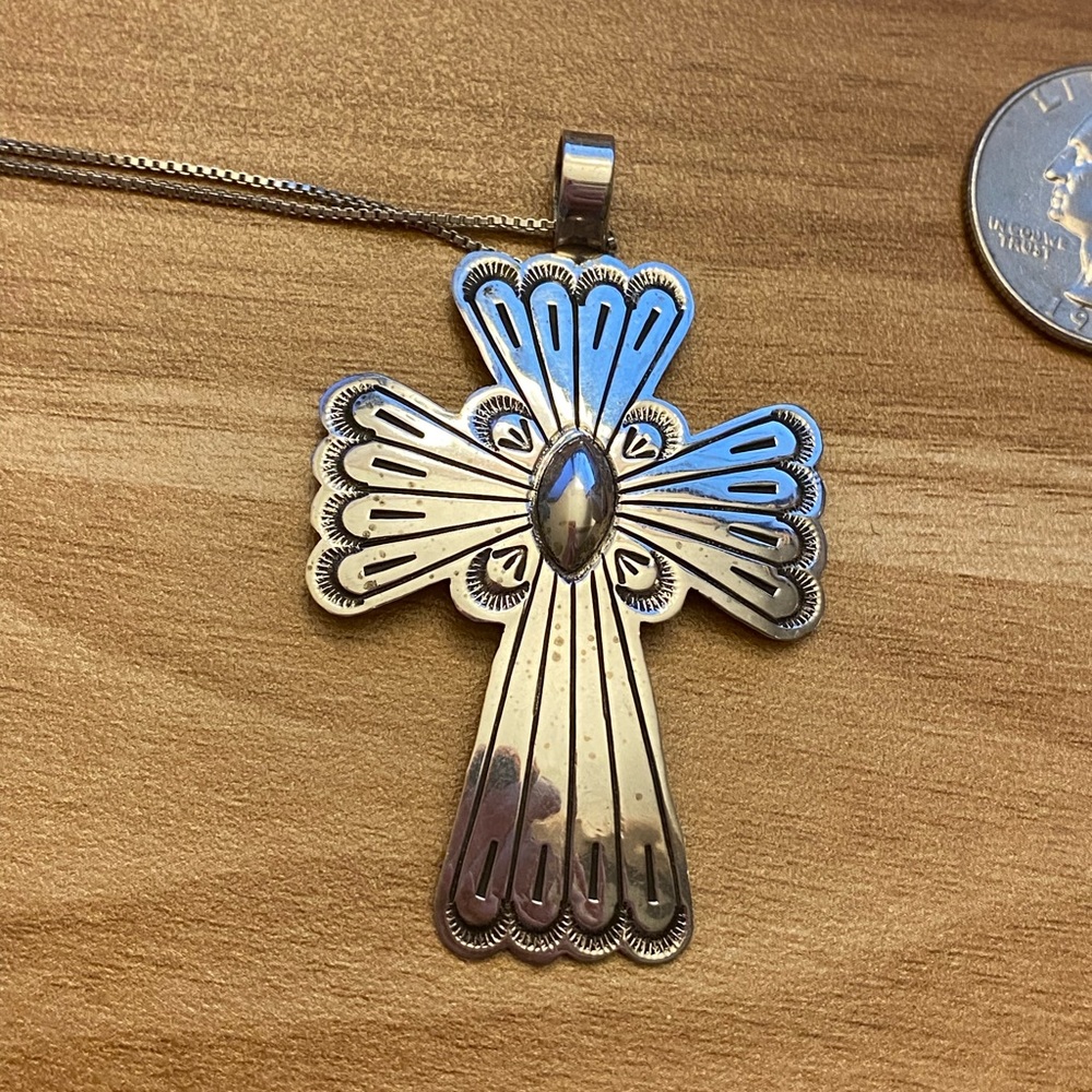 925 sterling silver Navajo signed Arnold Blackgoat cross pendant - Picture 6 of 13
